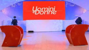 Uomini e Donne-scatta-il-bacio-110422-Altranotizia