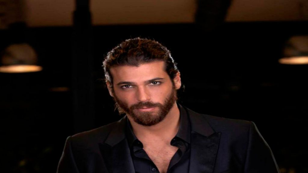 Can Yaman, ‘lascia’ l’Italia: il motivo è dei più commoventi