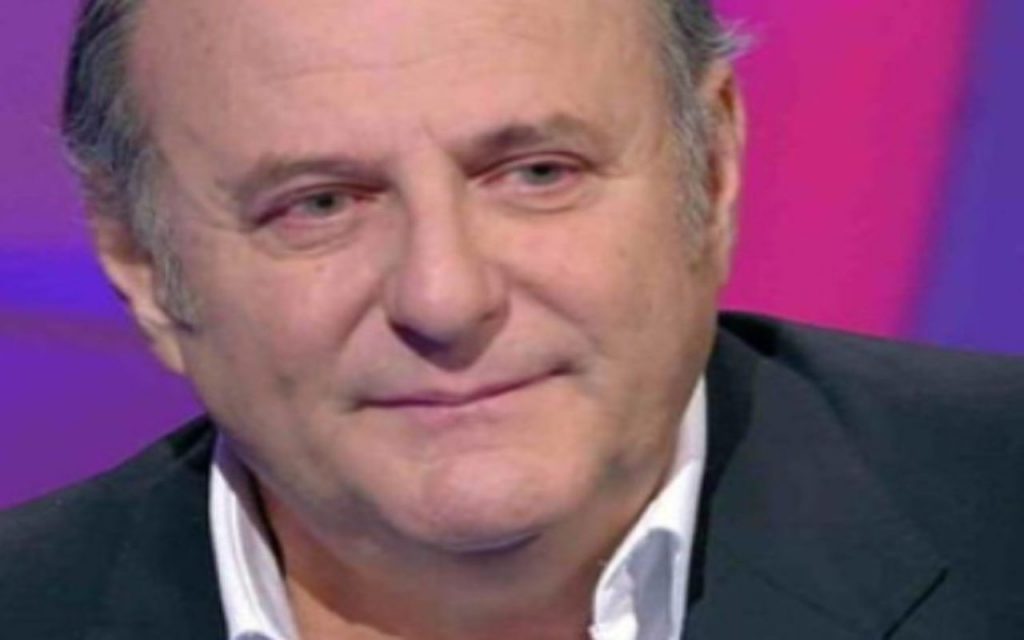 Gerry Scotti, con gli occhi gonfi di lacrime: il dolore è stato lancinante