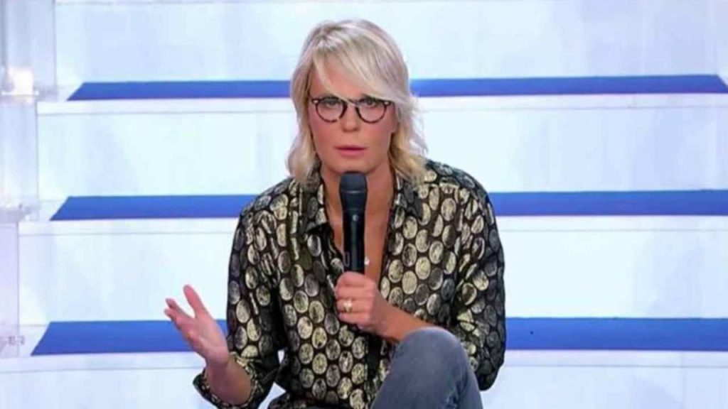 Uomini e Donne, Maria De Filippi non poteva fare altrimenti: due dame tagliate fuori