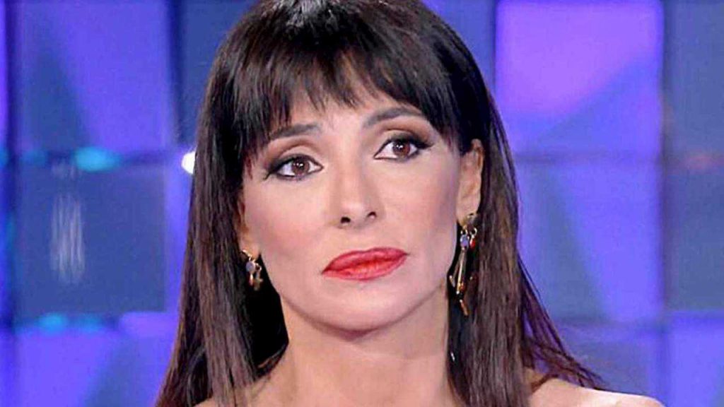 Miriana Trevisan, con gli occhi pieni di lacrime: “spostai la vestaglia per…”