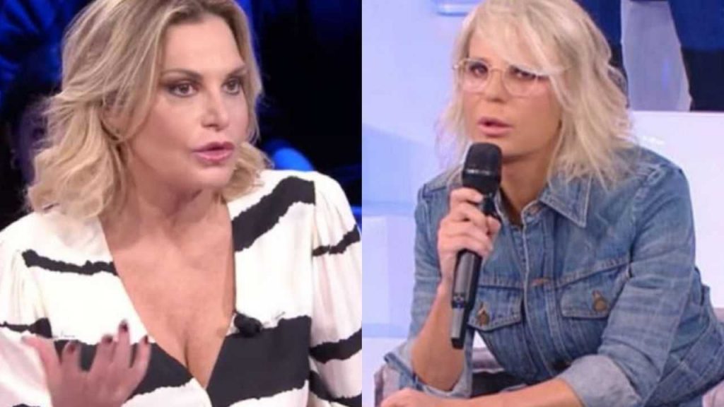 Simona Ventura, spunta l’intimissima foto di Maria De Filippi: pancia scoperta e top striminzito