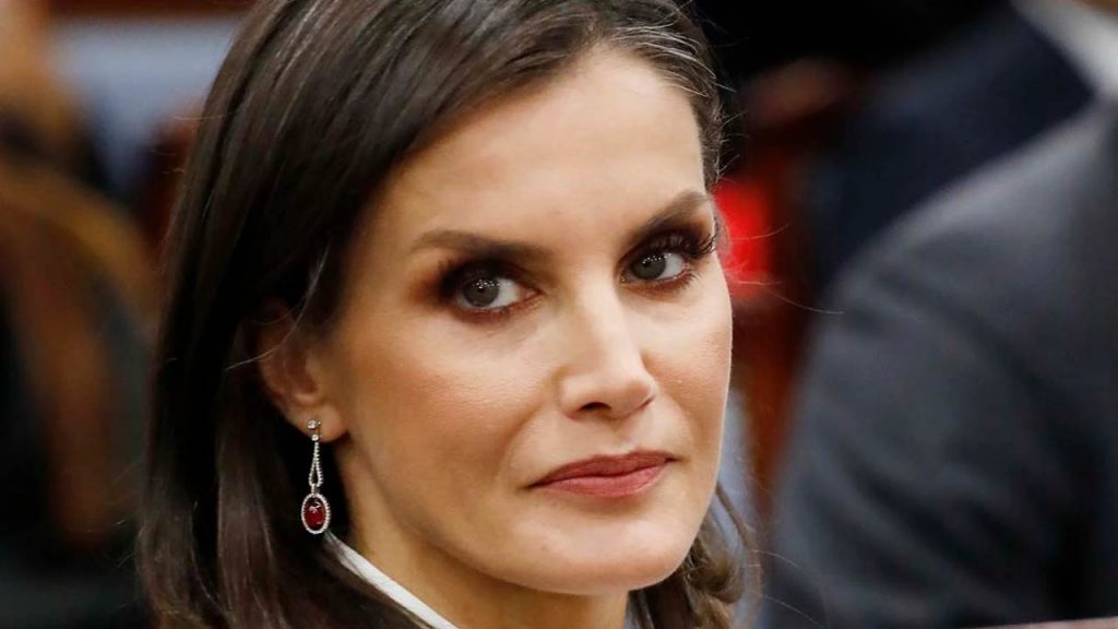 Letizia di Spagna, sostituita con la sua fotocopia: chissà come avrà reagito