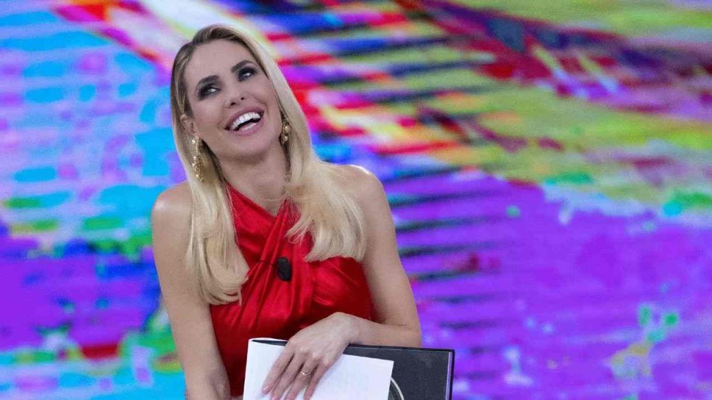 Ilary Blasi, spunta la foto con le ‘corna’: è boom di commenti