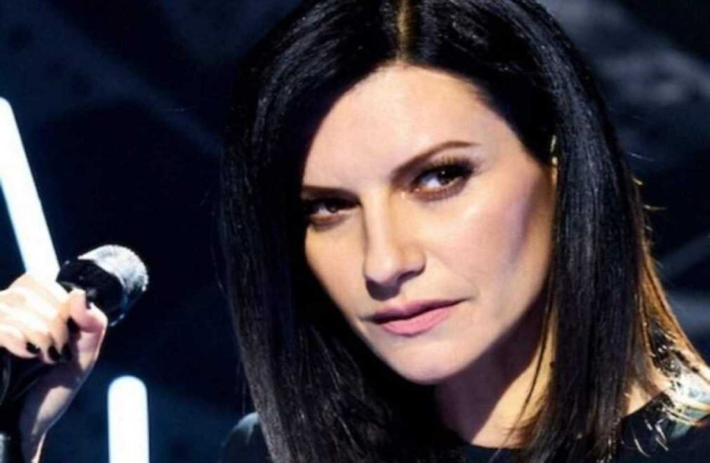 Laura Pausini, la denuncia è arrivata all’improvviso: fan raggirati