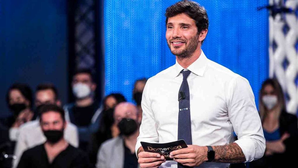 Stefano De Martino, la famiglia si ‘riallarga’ di nuovo: spuntano i teneri (e rubati) scatti