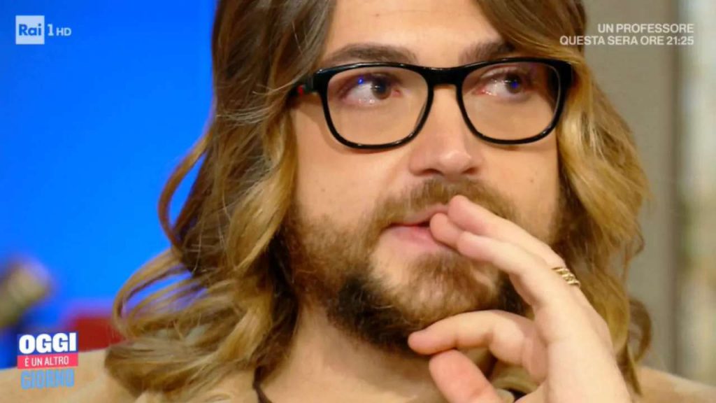 Valerio Scanu, in lacrime ed evidenti segni in faccia: tutta ‘colpa’ di una donna