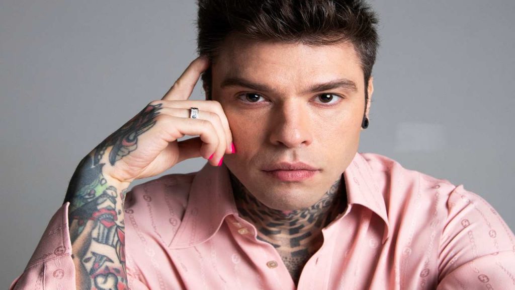 Fedez, mai visto così prima d’ora: che cosa ha combinato