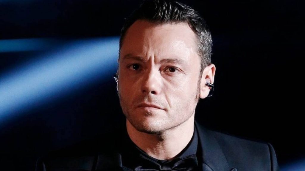 Tiziano Ferro, è rimasto senza: paura per la sua famiglia