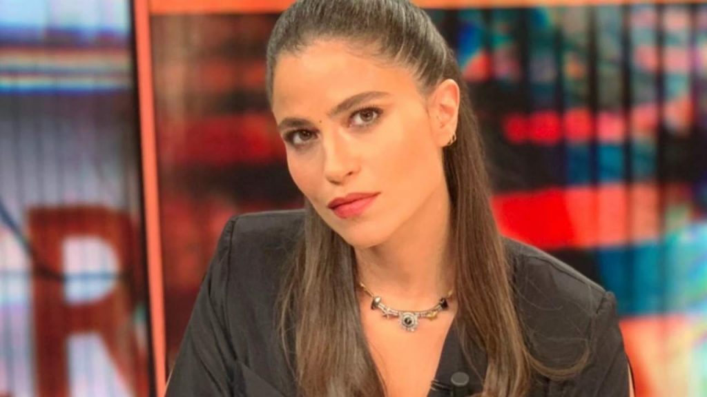 Veronica Gentili, festeggia il suo compleanno in piscina: beccata al naturale e senza filtri