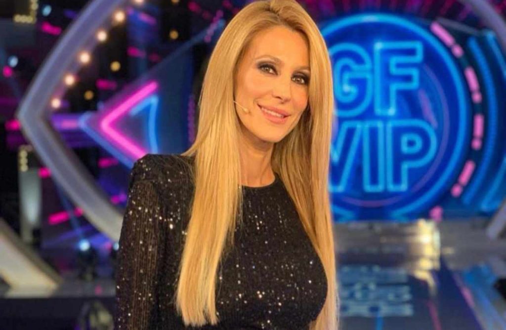 Adriana Volpe, dopo la batosta del Gf Vip il lieto annuncio: tutto merito dell’83enne