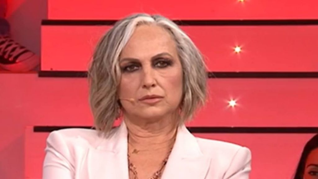 Alessandra Celentano ‘avvistata’ con la concorrenza: addio ad Amici?