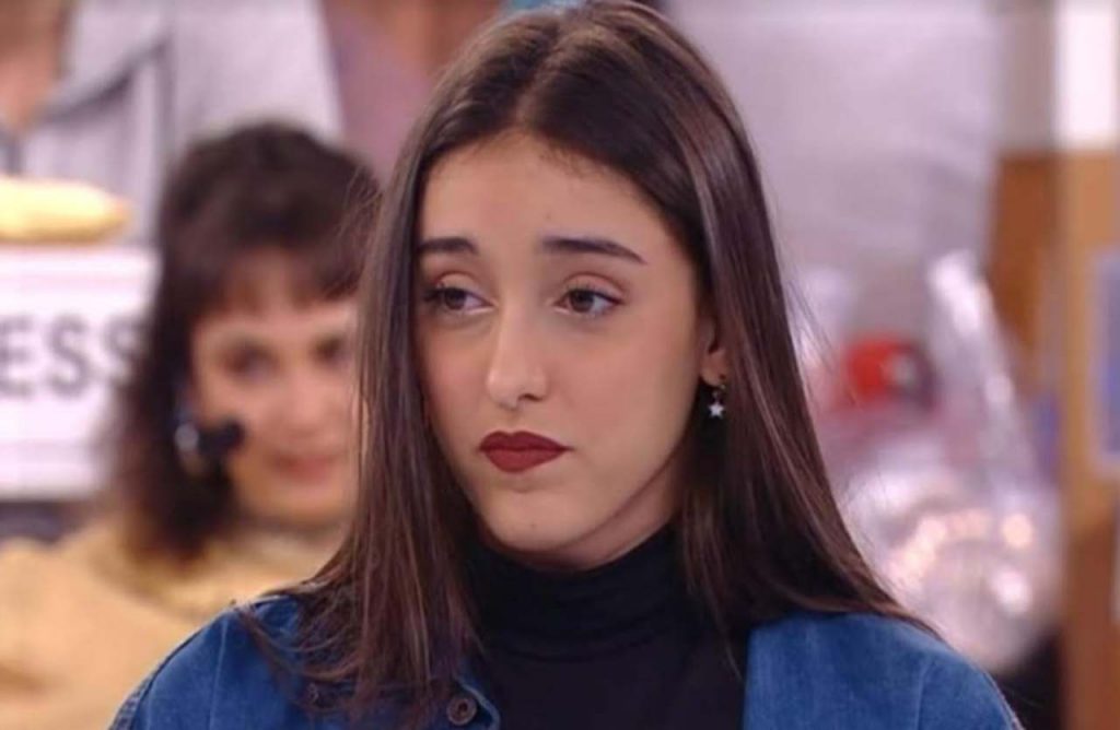 Giulia Stabile, ha ceduto a qualche ritocchino: il prima e il dopo