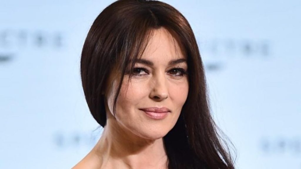 Monica Bellucci e il cambio look: è praticamente un’altra persona