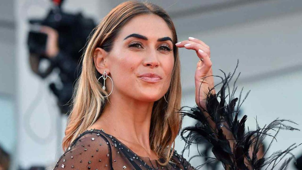 Melissa Satta, in atteggiamenti intimi proprio con lui: la foto fa boom di commenti