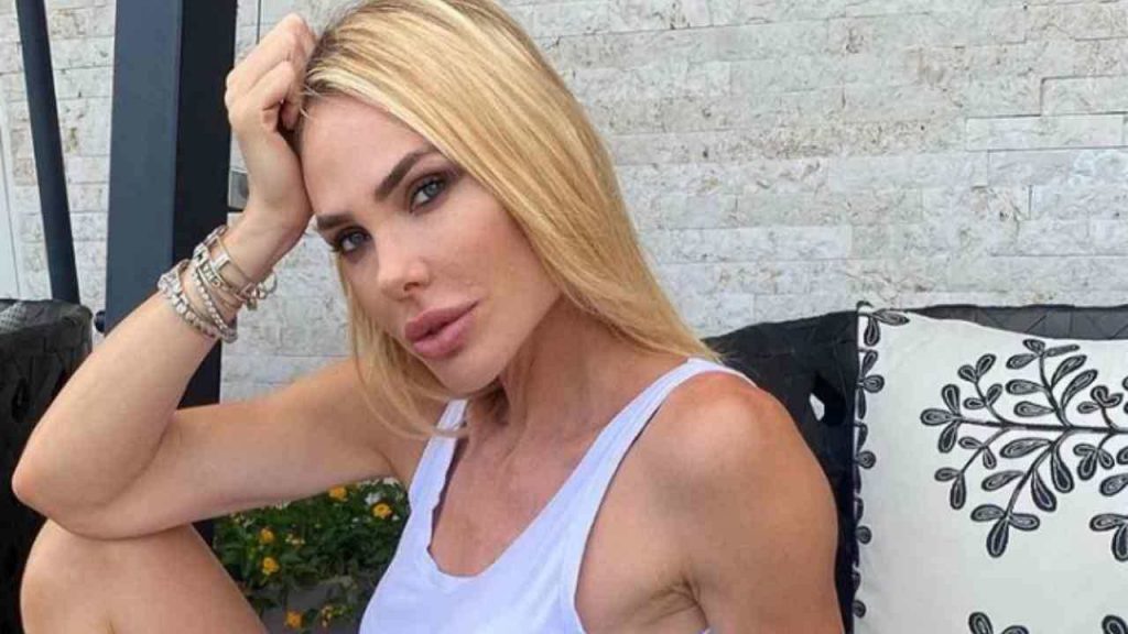 Ilary Blasi, via per sempre con i figli da Roma: un’amica spiffera tutto