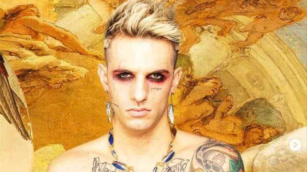 Achille Lauro, l’avete mai visto prima dei tatuaggi e i capelli biondi? Irriconoscibile