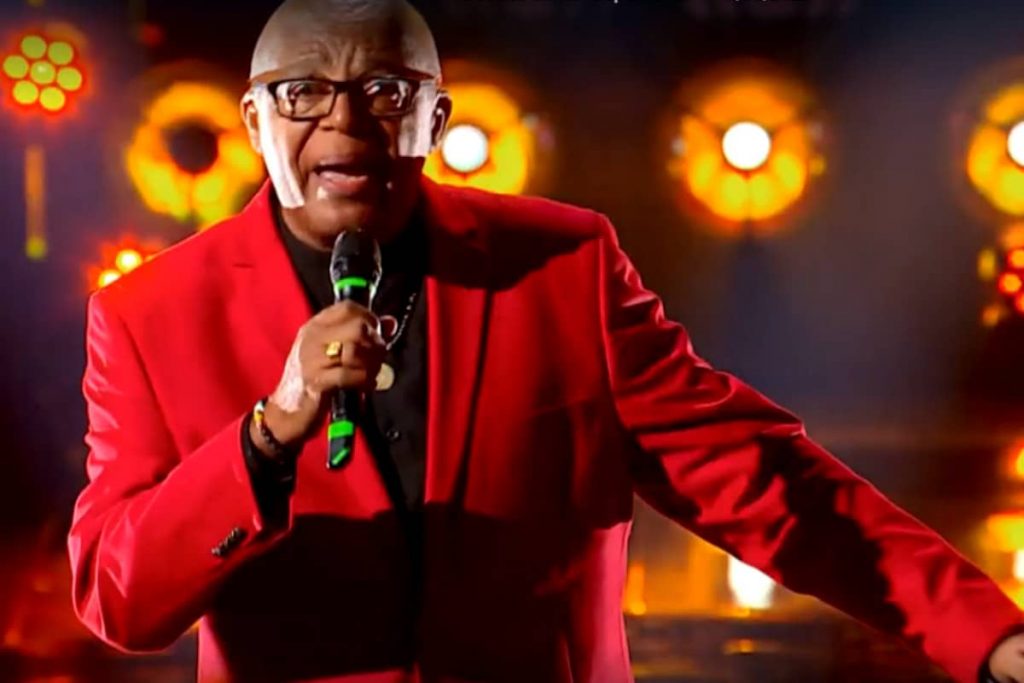 The Voice Senior, la presenza di Ronnie Jones accende la polemiche: “Così si falsa la gara” | Proteste social